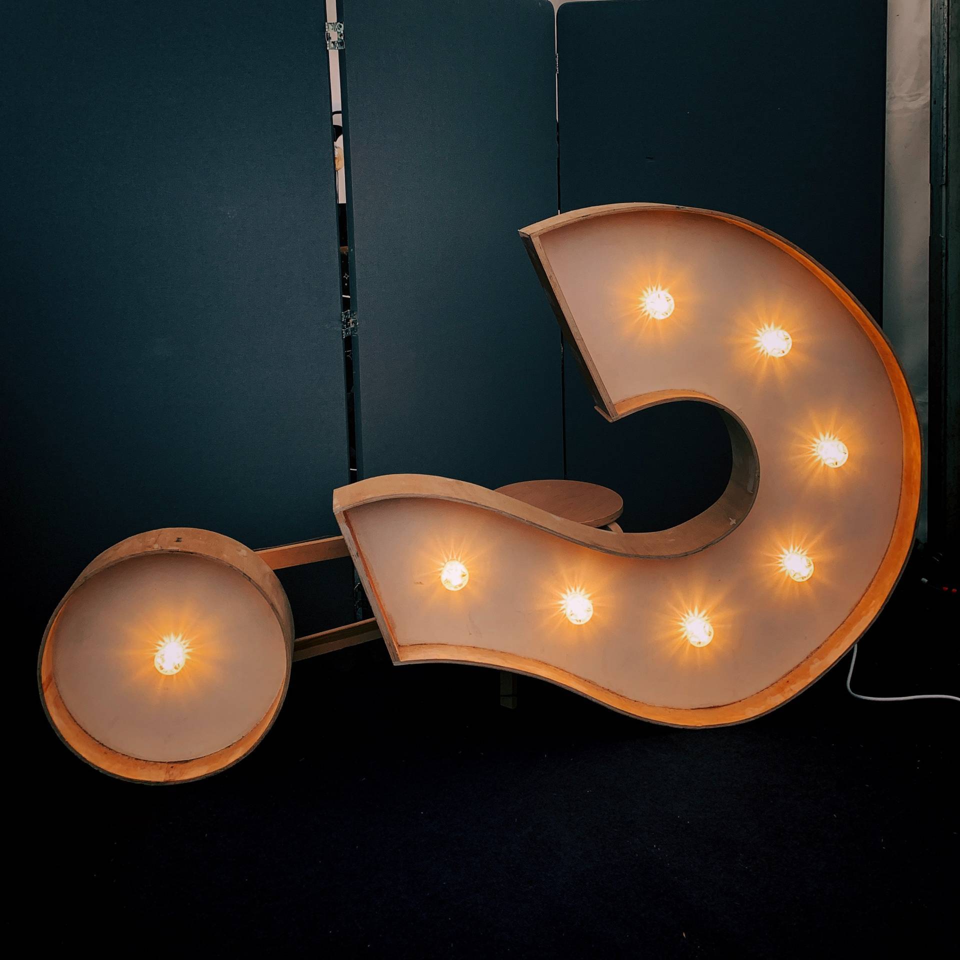 Question mark depicting what content marketing examples are