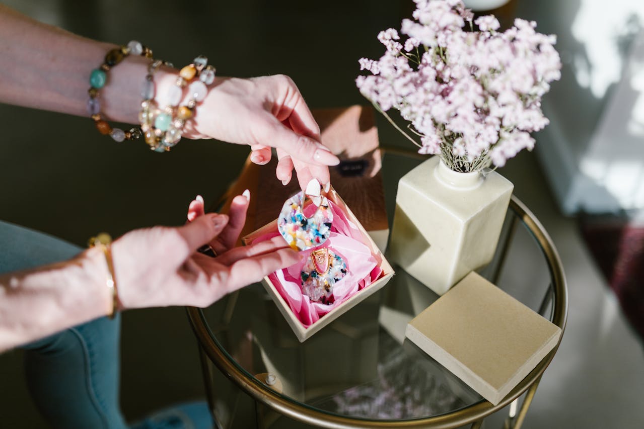 11 Jewelry Ecommerce Marketing Strategies (+ Examples & Top Tools)